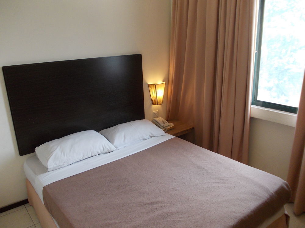 Hotel Sri Sutra - Bandar Sri Damansara Sungai Buloh Extérieur photo