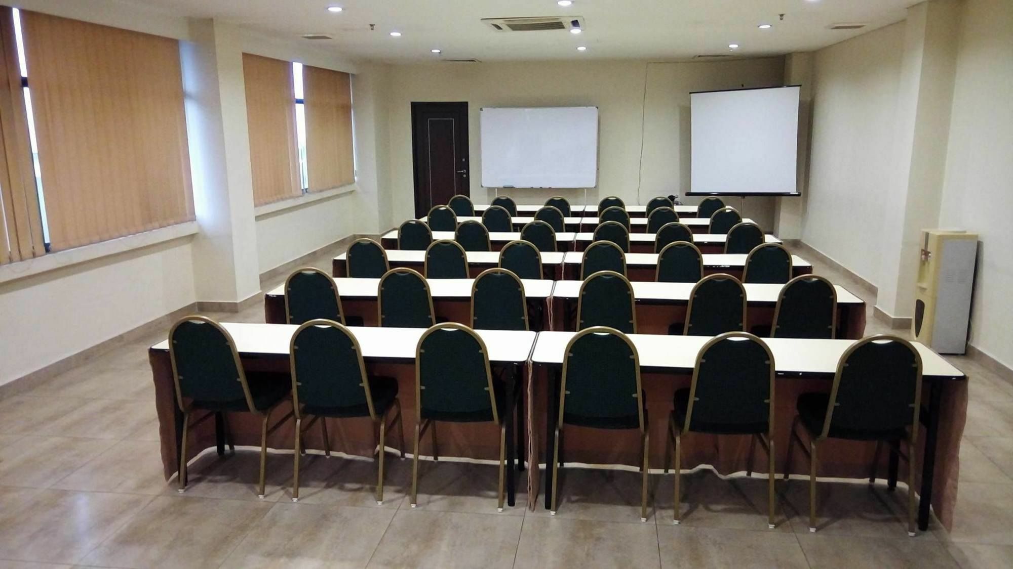Hotel Sri Sutra - Bandar Sri Damansara Sungai Buloh Extérieur photo